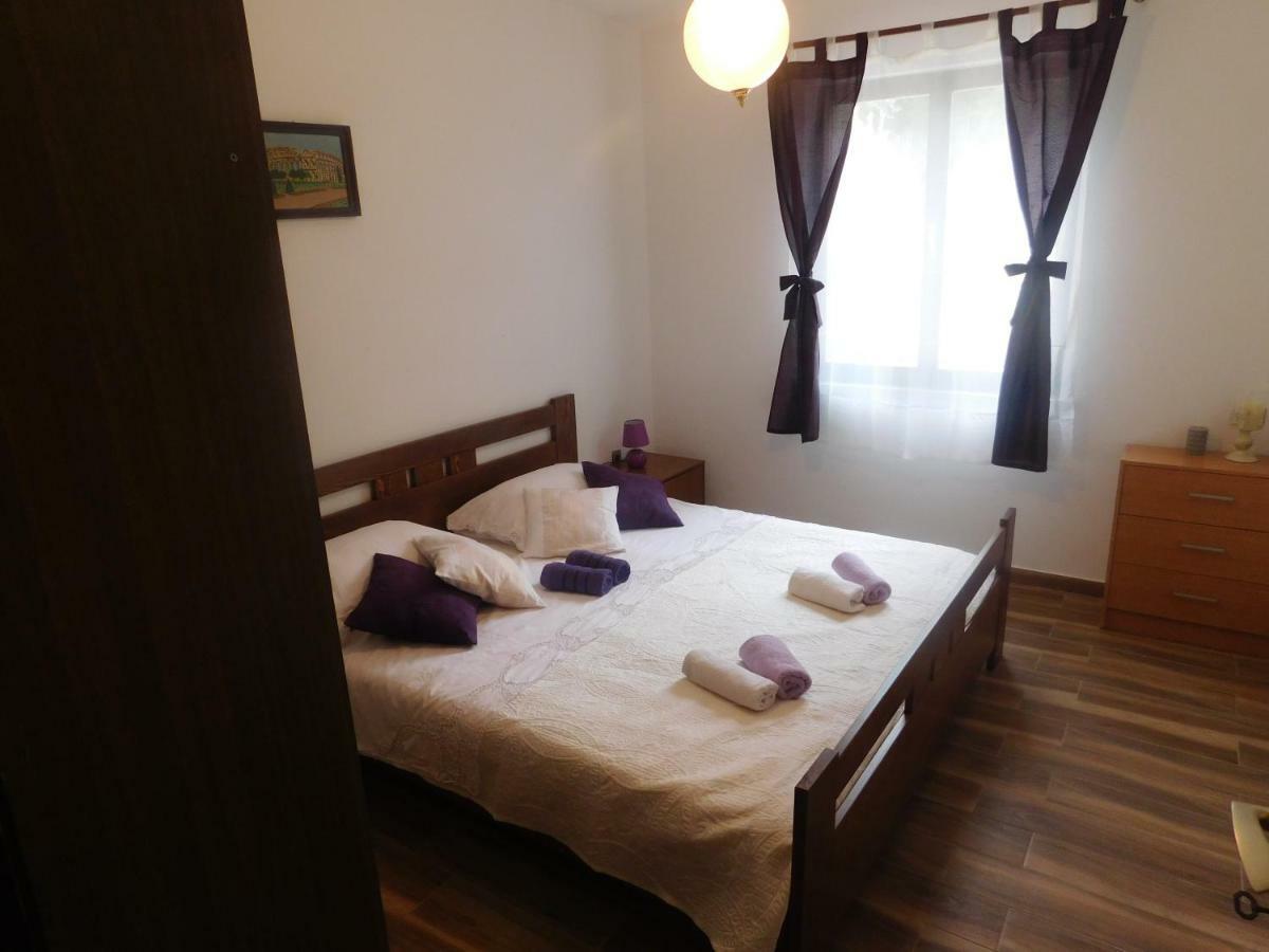 Apartment Artusi Pula Buitenkant foto