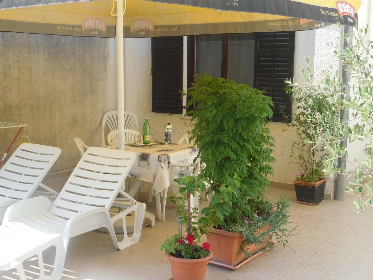 Apartment Artusi Pula Buitenkant foto
