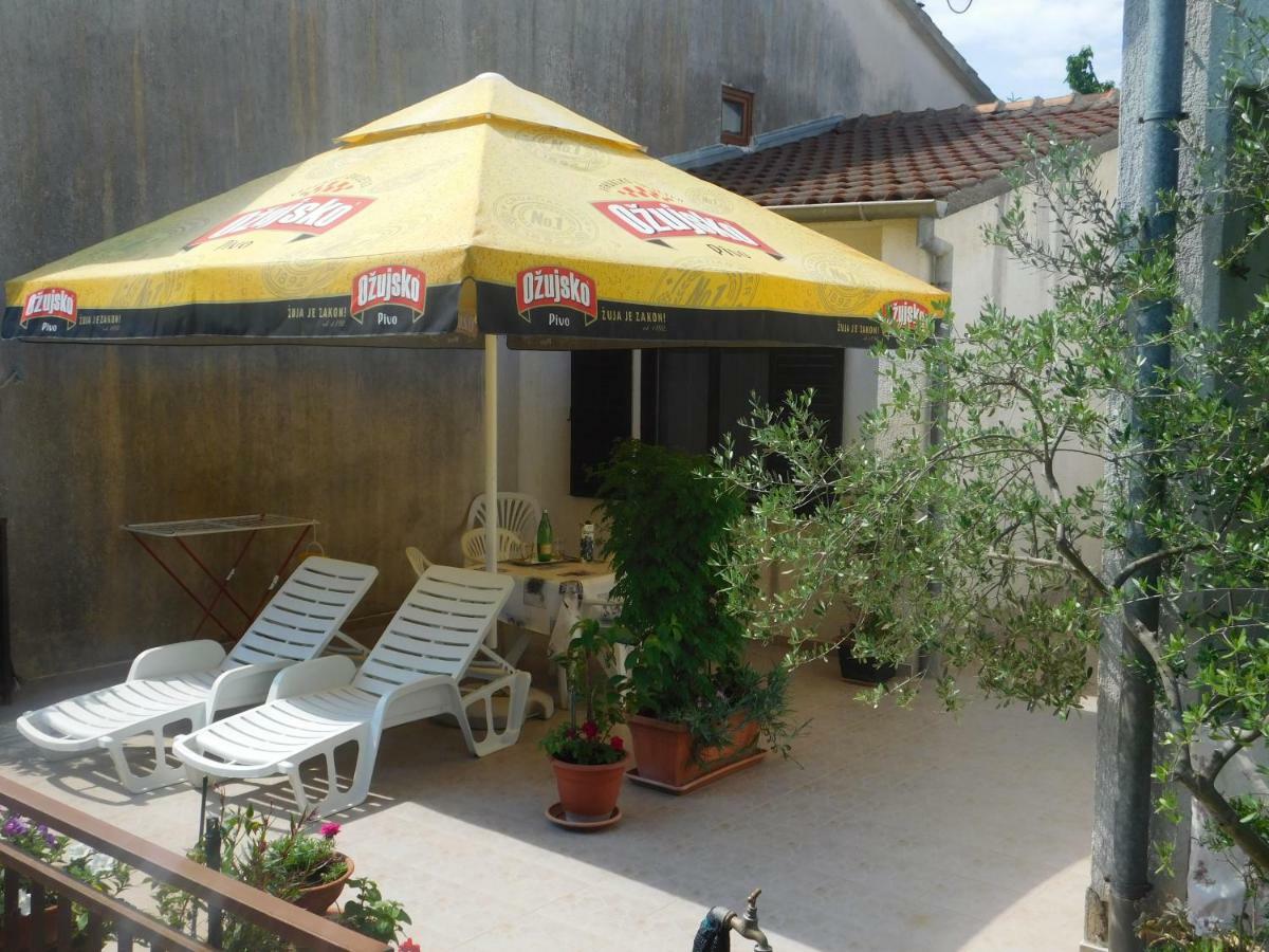 Apartment Artusi Pula Buitenkant foto