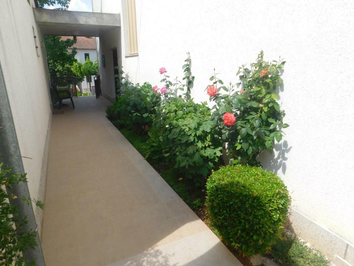 Apartment Artusi Pula Buitenkant foto
